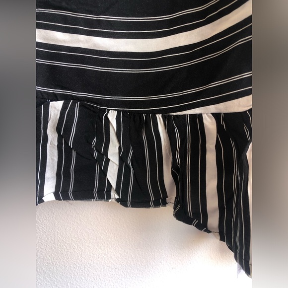 Gap women’s size XXL black and white long sleeve shirt. NWT. - Picture 2 of 5